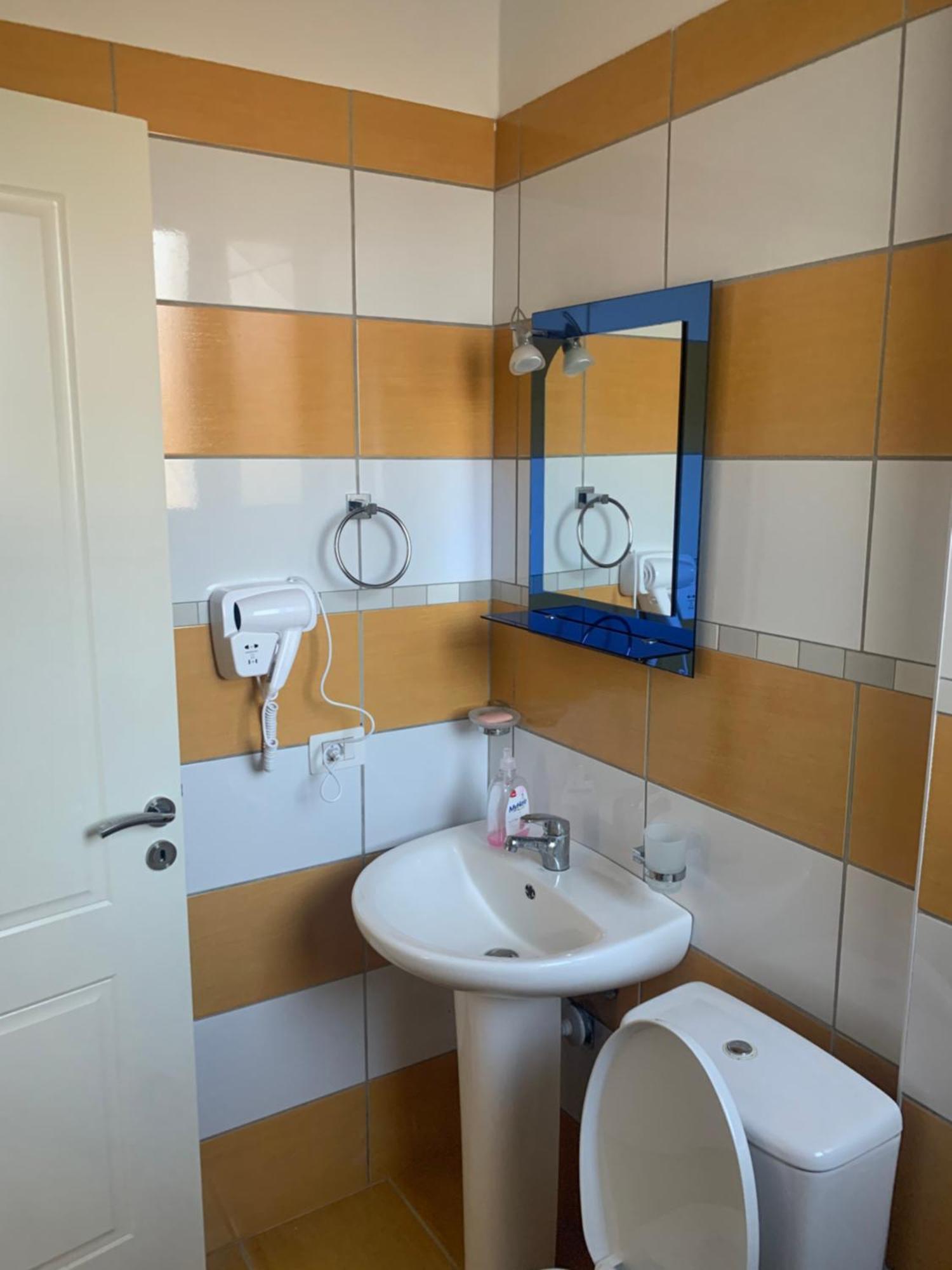 Adriatik Apartaments Sarandë エクステリア 写真