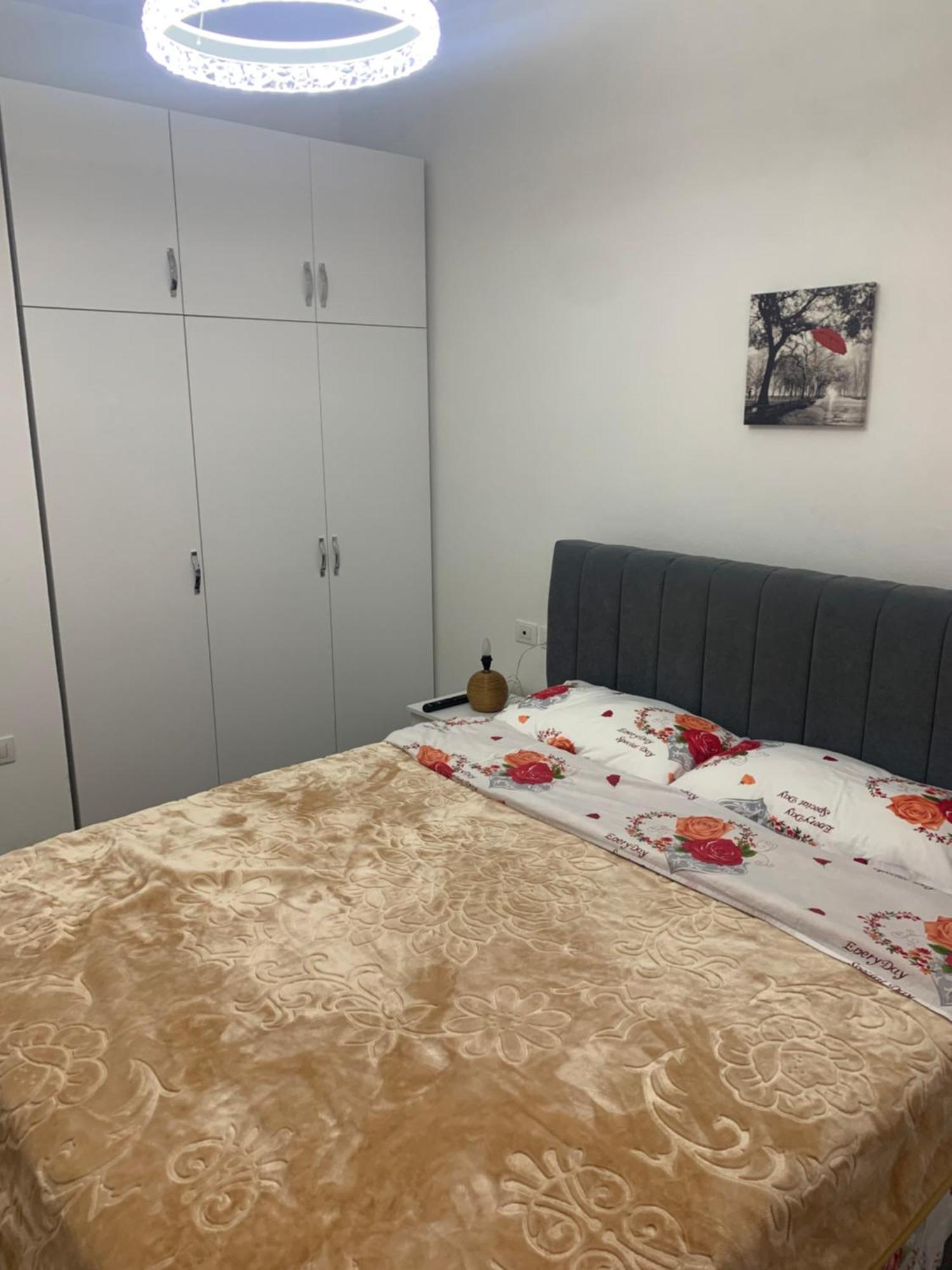 Adriatik Apartaments Sarandë エクステリア 写真