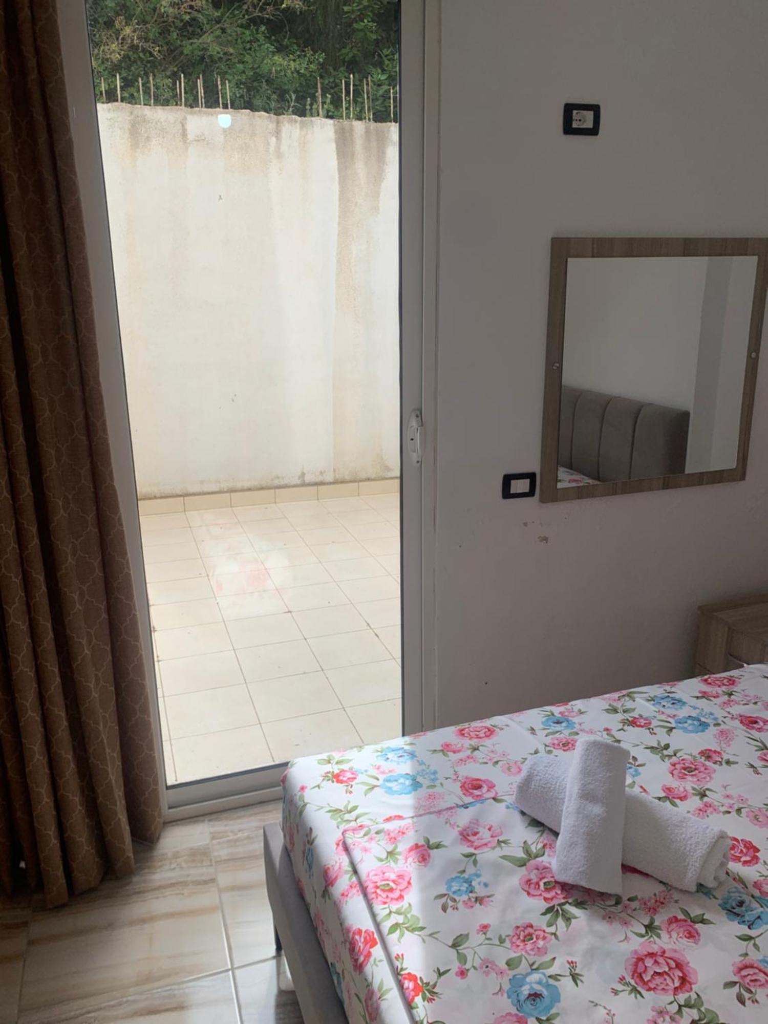 Adriatik Apartaments Sarandë エクステリア 写真