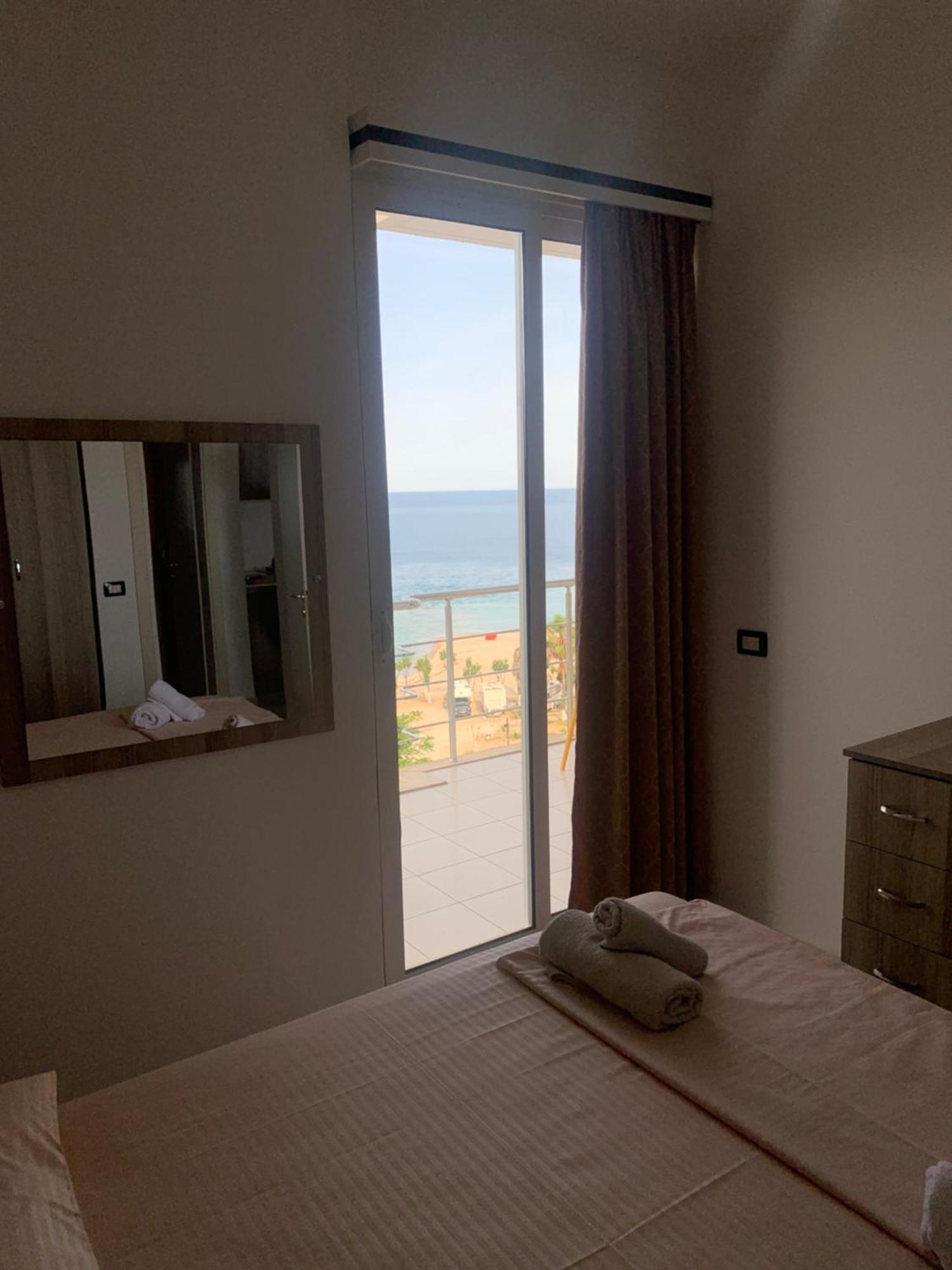 Adriatik Apartaments Sarandë エクステリア 写真